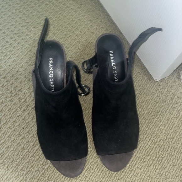 Franco Sarto Black Suede Heels Size 8 - Picture 2 of 3